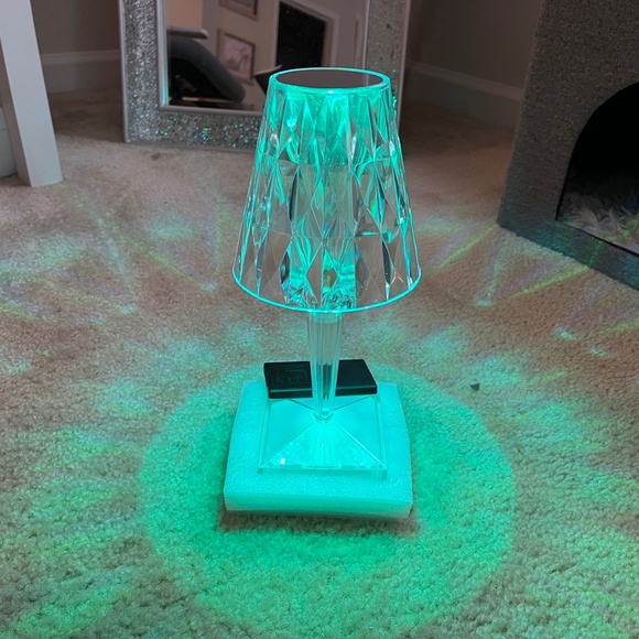 Acrylic Diamond-Cut USB Charging Touch Dimming Portable Remote Desk/Table Lamp - Picture 4 of 10
